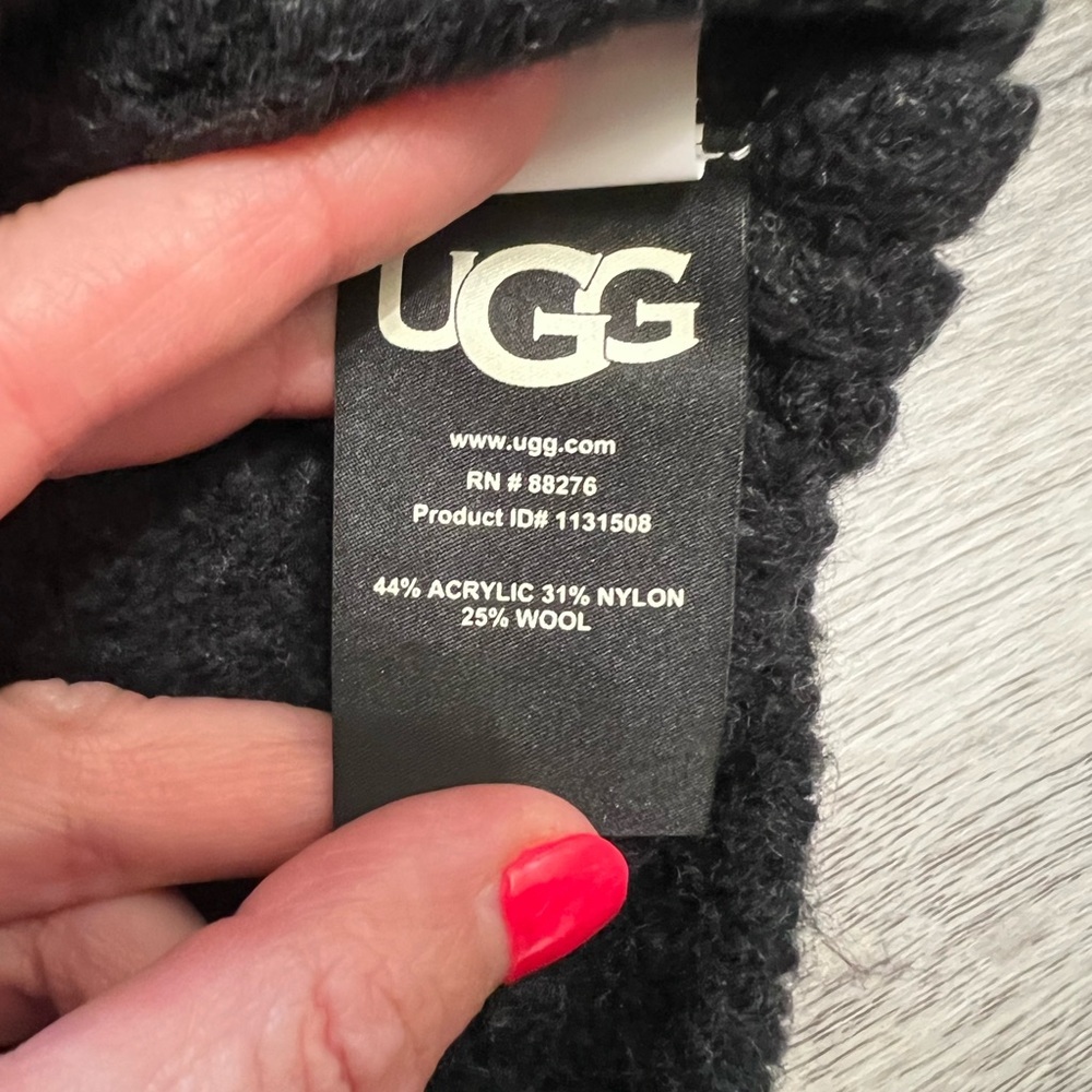UGG Janae Cable Knit Sweater size M - Picture 5 of 7